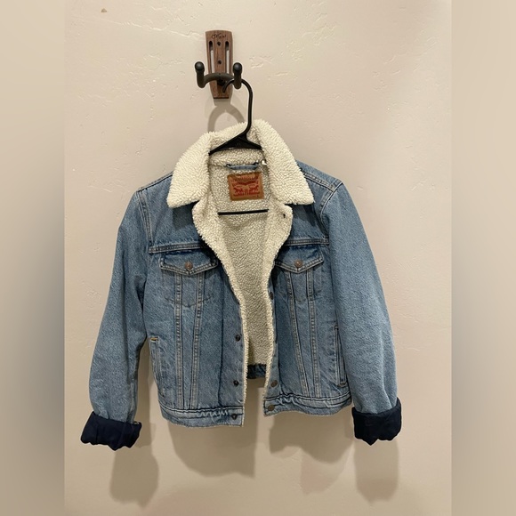 Women’s levi small jean jacket - Picture 1 of 3